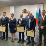 Министърът Везиева връчи три сертификата за инвестиция клас А