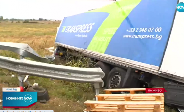 Сериозно е пострадал един от шофьорите който е откаран в