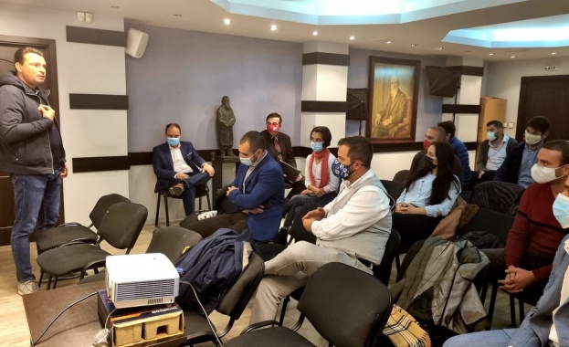 Всеки гражданин трябва да се интересува от политика и да