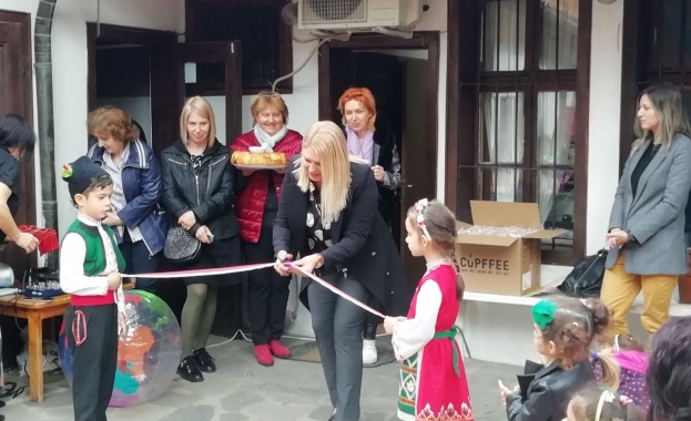 Зам кметът на пловдивския район Централен Фиданка Кацарева днес преряза лентата