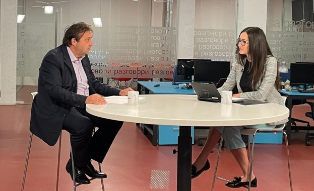 Строежът на автомагистрала Хемус е представлявал сцена на която всички