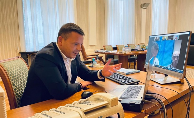 Застрахователите на кораба на заседналия край Камен бряг т к Вера