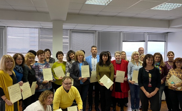 26 служители на териториалната дирекция на НАП Бургас получиха поздравителни