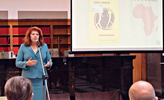 Илияна Йотова откри експозицията Български книги отдалече съвместна инициатива