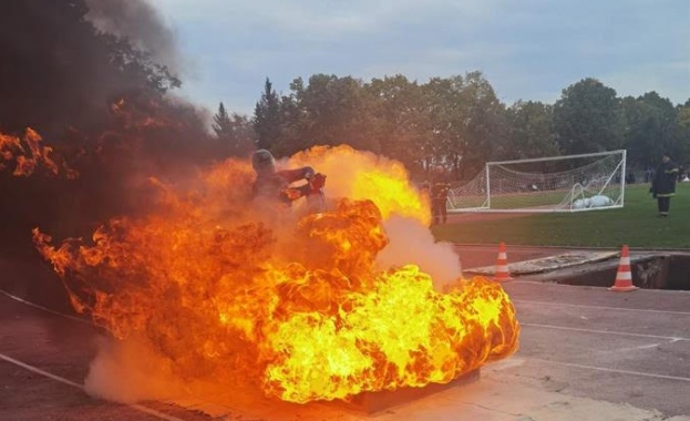 Независимо от лошото време огнеборците от област Стара Загора демонстрираха