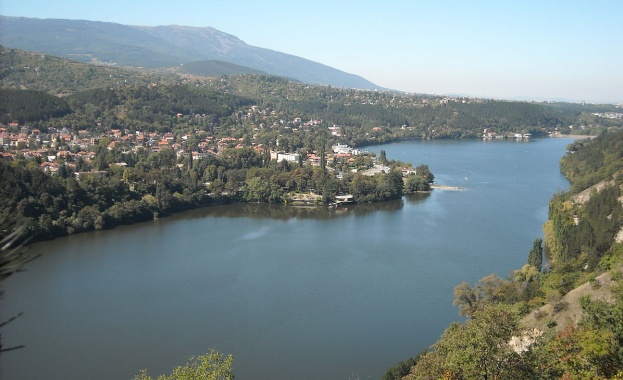 Срутване на скална маса затвори пешеходно велосипедната алеята край Панчаревското езеро