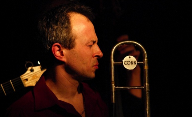 Биг бендът на Българското национално радио и диригентът Антони Дончев