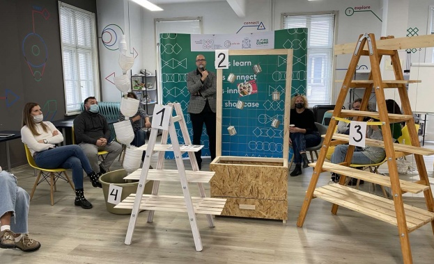 Инициативи които карат хората да виждат ежедневни предмети около себе