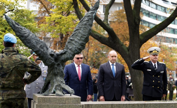 Държавният глава и върховен главнокомандващ на Въоръжените сили Румен Радев