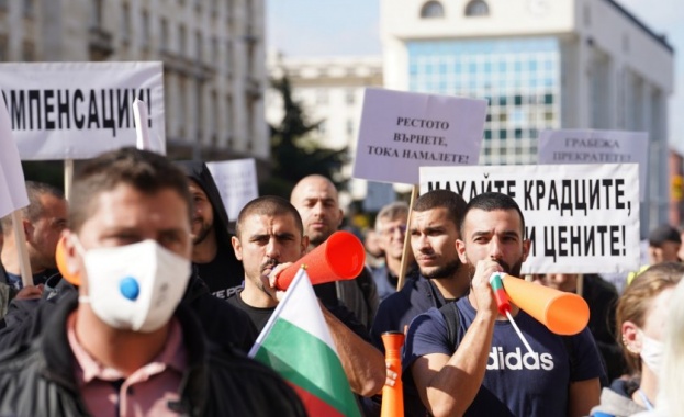 Разговорите за компенсации за бизнеса заради високата цена на борсовия