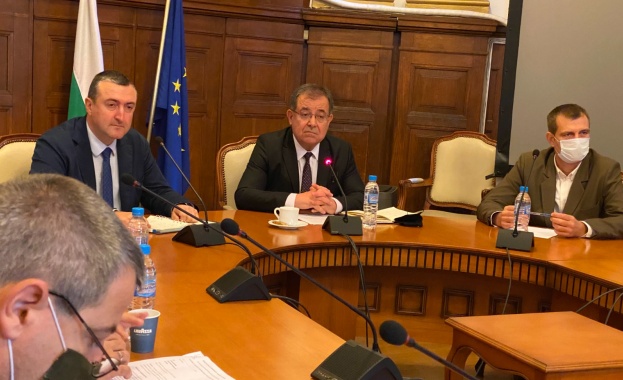 Дървата за огрев на населението е една от основните социални