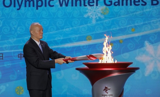 Олимпийският огън пристигна в Китай за Зимната олимпиада