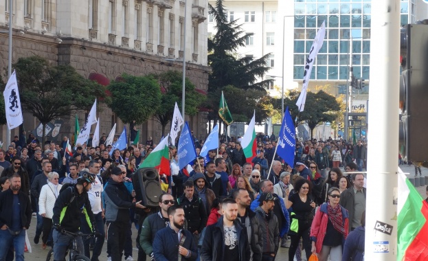 Днес в различни градове на страната се провеждат протести шествия срещу