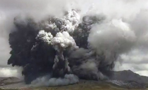 Изригване на вулкана Асо един от най големите в Япония