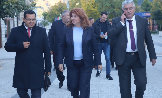 За децентрализацията на общините и обезлюдяването разговаря Илияна Йотова с