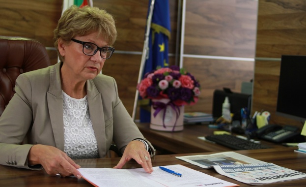Министър Виолета Комитова пред вестник „Строител“: Ще предложа 1,5 млрд. лв. за ремонт и поддръжка на пътищата