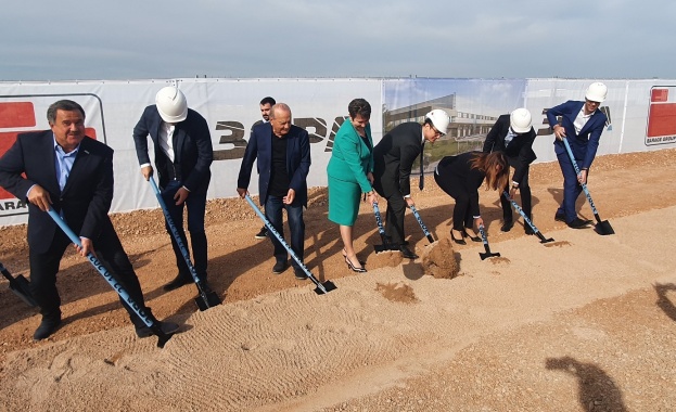 Министърът на икономиката Даниела Везиева участва в церемония по първа