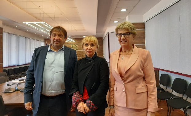 Министърът на регионалното развитие и благоустройството Виолета Комитова запозна омбудсмана