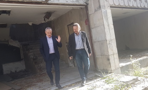 Министърът на младежта и спорта Андрей Кузманов и кметът на