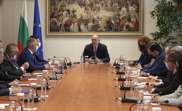 Президентът Радев се срещна с представители на организации на македонските
