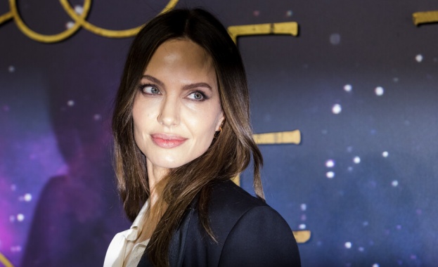 Анджелина Джоли разкри че е доста строга към себе си