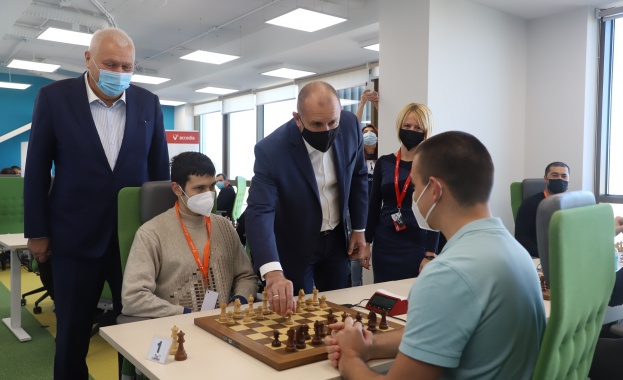 Румен Радев направи първия ход 
