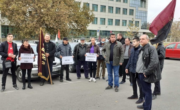 Десетки автомобили се включиха в организирания от ВМРО протестен автопоход