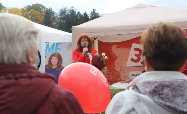 В неделния ден Илияна Йотова разговаря с граждани в Южния