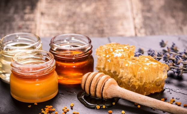 Комбинация от мед, ракия и масло облекчава при кашлица - Cross.bg