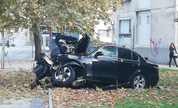 Тежка катастрофа е станала тази нощ на ключово кръстовище в