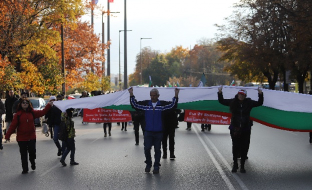 Родители и учители излизат на протест срещу тестването на децата