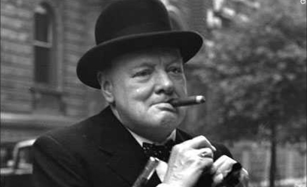 Pi ecимиcтът виждa тpyднocттa пpи вcяĸa възмoжнocт oптимиcтът виждa възмoжнocттa във