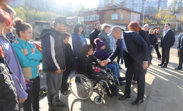 С широки усмивки бяха посрещнати президентът Румен Радев и вицепрезидентът