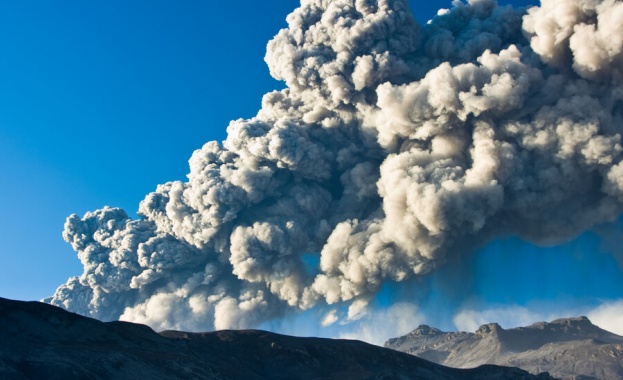 Обширна зона наситена със серен диоксид от изригването на вулкана
