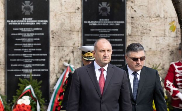 На Архангелова задушница държавният глава и върховен главнокомандващ почете паметта