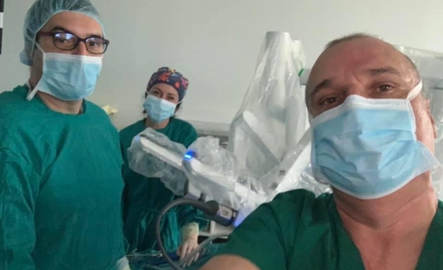 Пловдивски лекар направи пробив в роботизираната хирургия у нас като