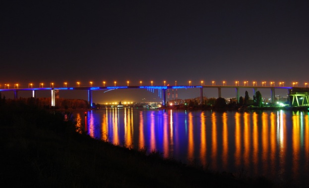 Все още не е възстановено осветлението на Аспаруховия мост във