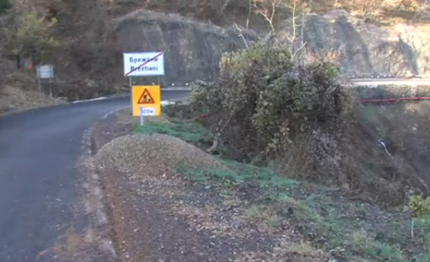 Десетки километри от пътищата стоят необезопасени след извършени ремонти и