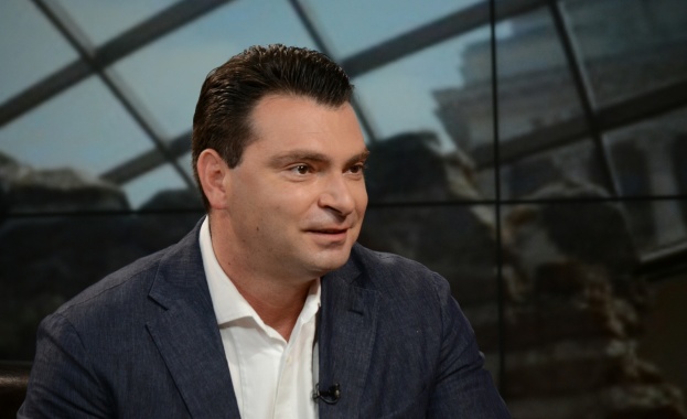 Юмрукът на справедливостта победи срещу корупцията в държавата Това написа