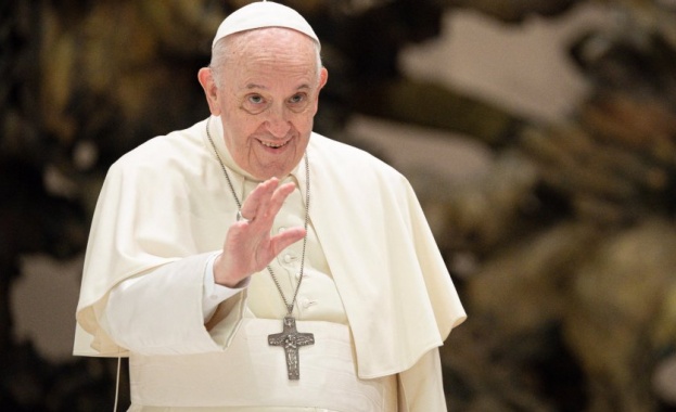 Снимка: Папа Франциск беше изписан от болница след тридневен престой