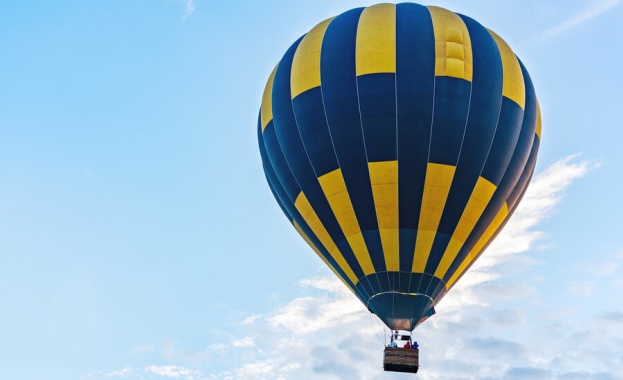 Французин подобри световния рекорд по стоене върху балон с горещ