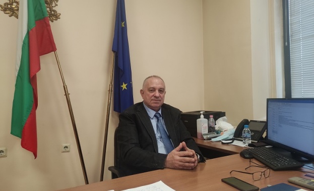 Заместник министърът на здравеопазването д р Александър Златанов и областният управител на