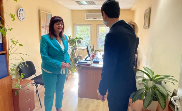 На 10 11 2021 г заместник министърът на регионалното развитие и благоустройството Нина