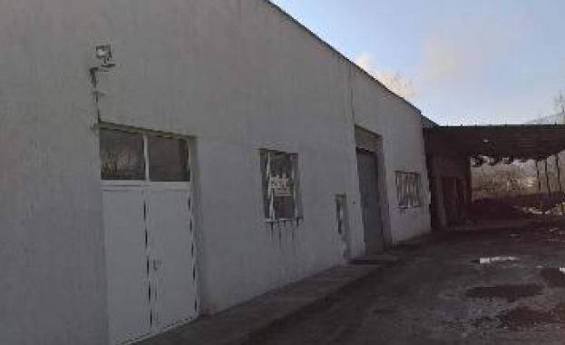 Урегулиран поземлен имот с площ 2520 кв м заедно с