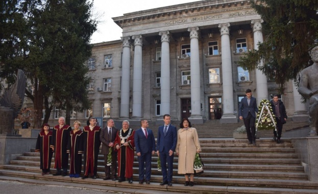 На 12 11 2021г в Русенския университет беше отбелязана 76 годишнината от неговото