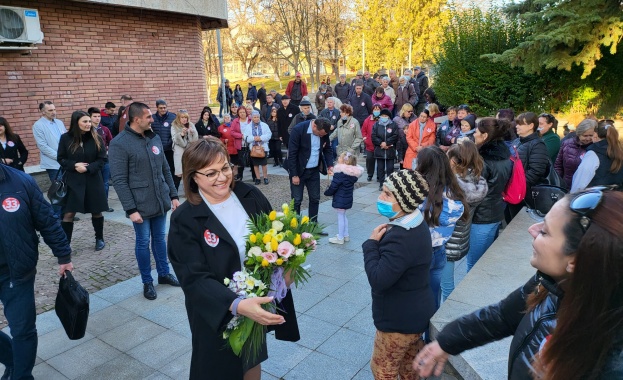 Кризите които ни връхлетяха не могат да се решат с