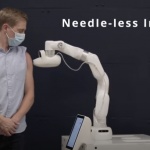 Робот поставя ваксини без игла (видео)