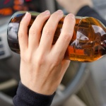 Българинът жули менте алкохол и вярва на конспиративни теории