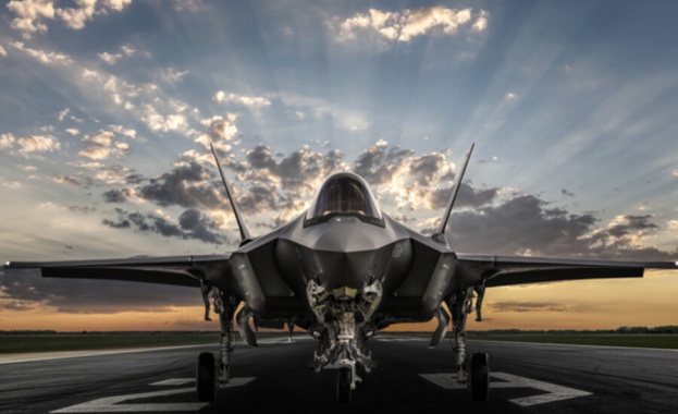 Изтребител Ф 35 от британски самолетоносач се разби днес в Средиземно