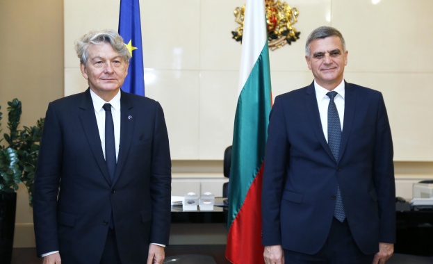 Министър председателят Стефан Янев проведе среща с европейския комисар по вътрешен
